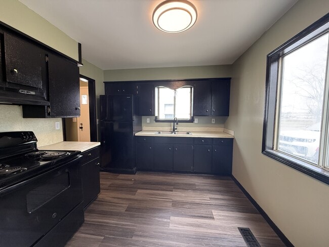 Photo - 122 Hathaway St