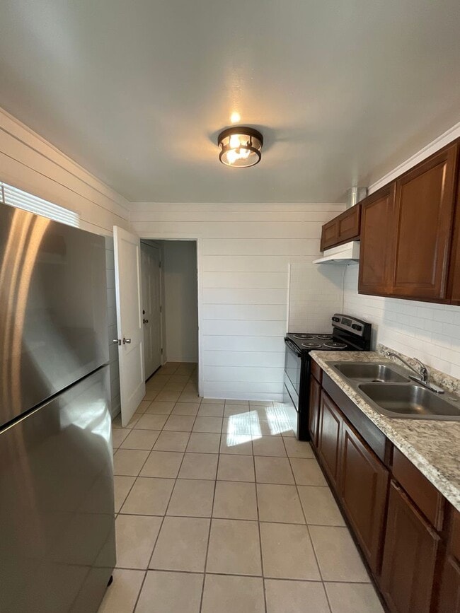 Photo - ****Rent Special***** 50% off the first re...