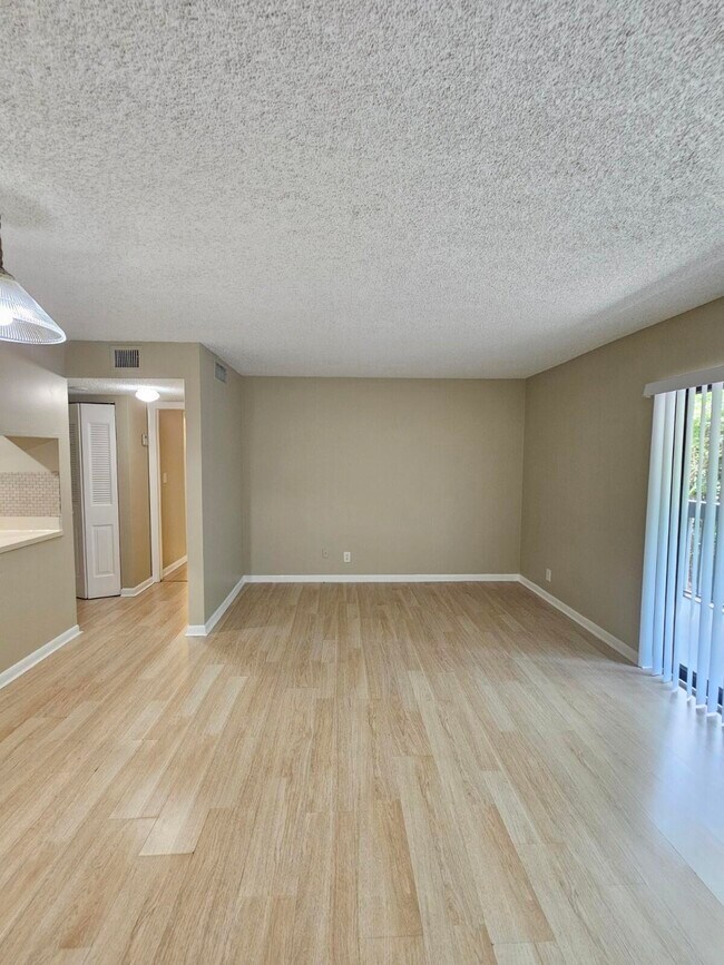1900 N Congress Ave Unit 206