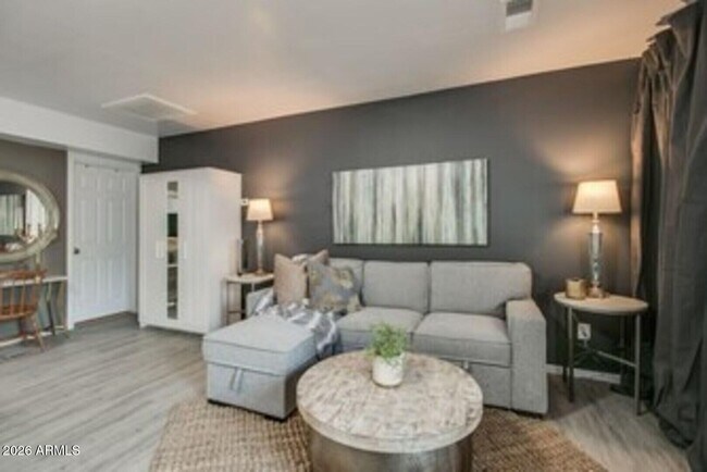 830 E Maryland Ave Unit 2