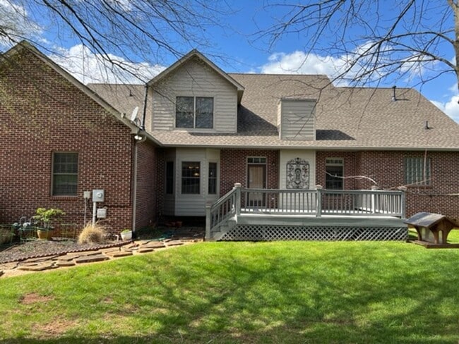 Photo - City of Maryville 37803 - SHORT TERM lease considered! Furnished! - 4 bedroom, 3.5 bath home - Ca...