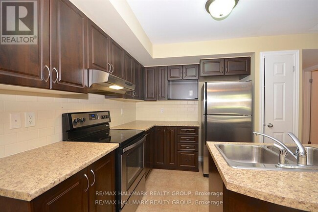 Photo - 205 Bluestone Private Unité 2