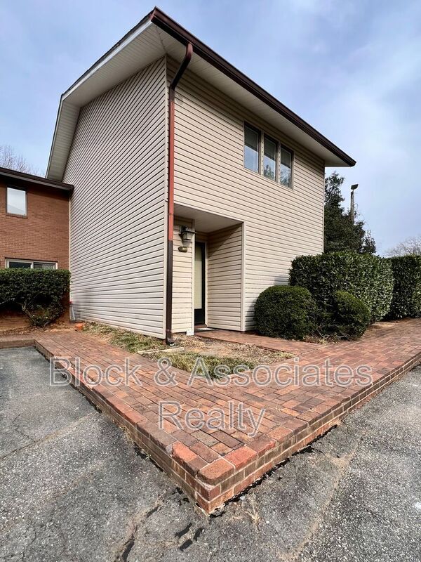 Photo - 207 Forest View Ct