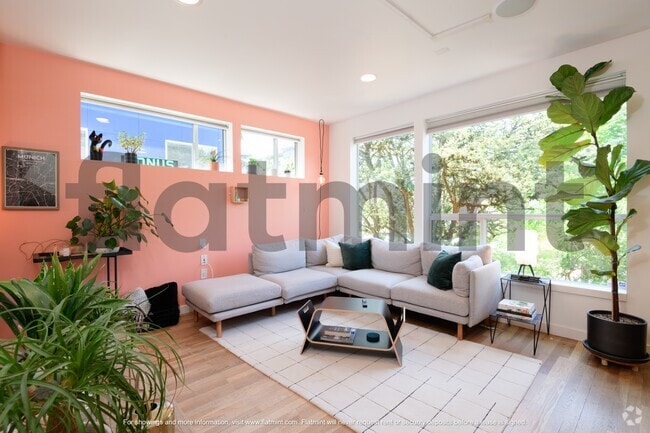 Building Photo - 208 18th Ave E Rental