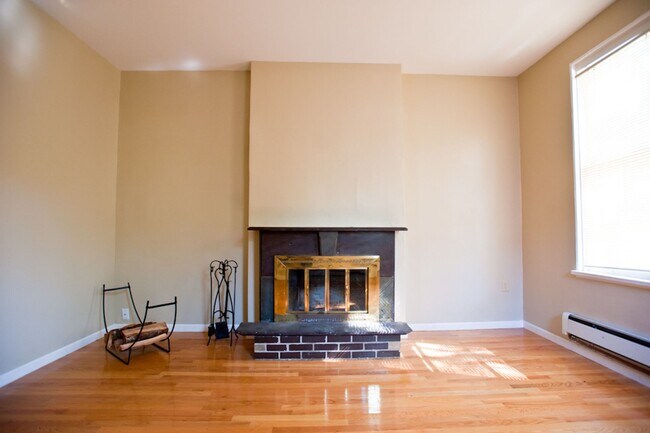 Photo - $1040-1 BD/1BA w Heat near Brady*** HALF O...