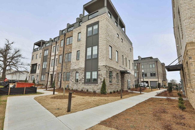 10 Newnan Views (end unit) - 10 Newnan Views Cir Townhome
