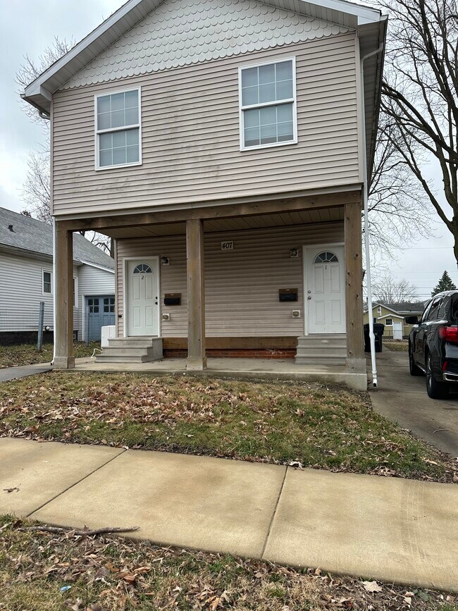 407 E Jackson St Apartments Unit 1 Bloomington, IL