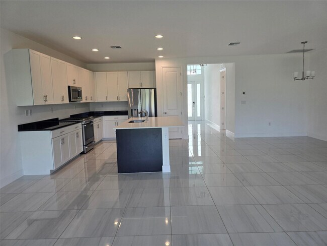 Photo - 19594 Broad Shore Walk