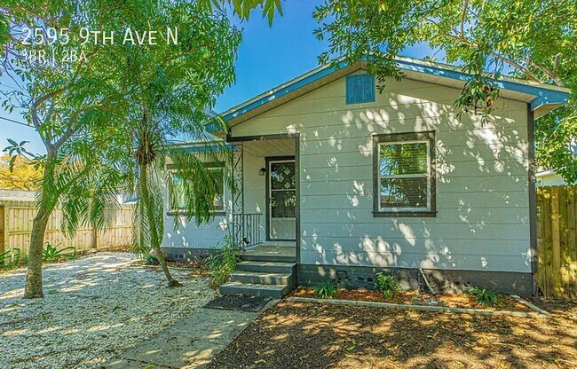 Building Photo - Stunningly Remodeled 3-Bedroom Home on a C...
