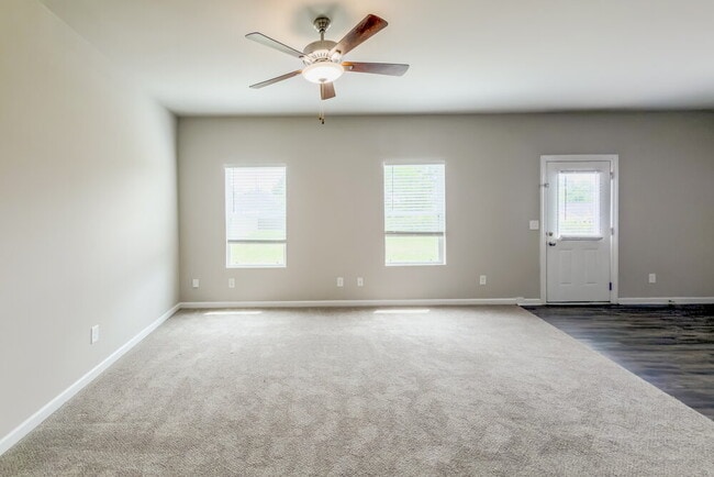 Photo - 2240 Lismore Dr