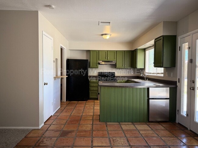 Photo - 2401 W Fremont Dr