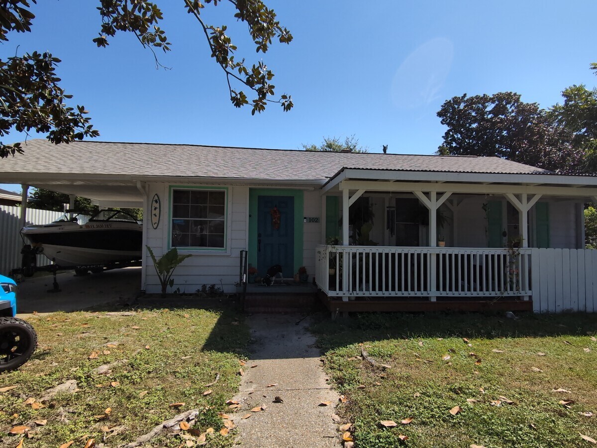 Photo - 102 SE Kalash Rd