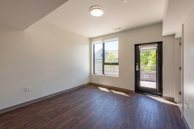 Photo - 166 Main St Unidad 309