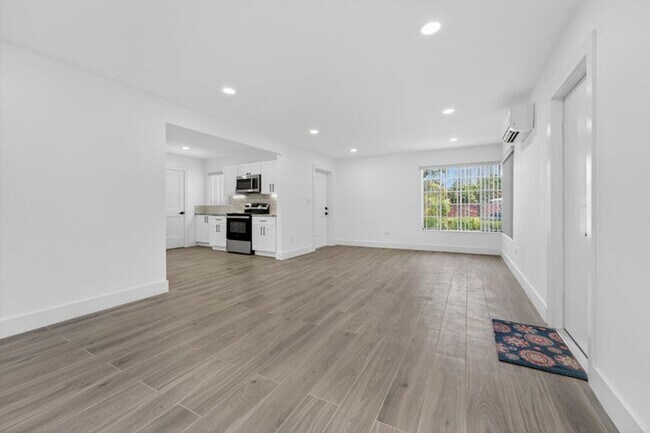 Photo - 326 191st St