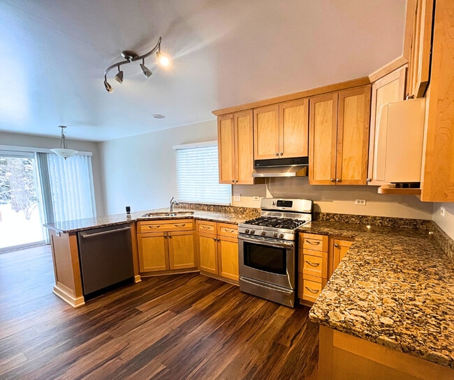 Photo - 925 Hartford Dr