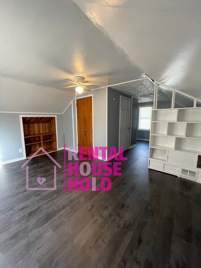 Building Photo - Cozy 3-Bedroom Bungalow for Rent: A Perfec... Rental