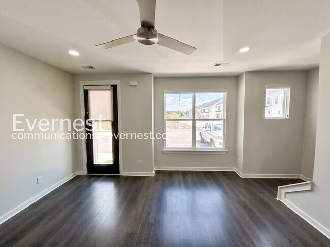 Photo - 614 Mason Ward Pl