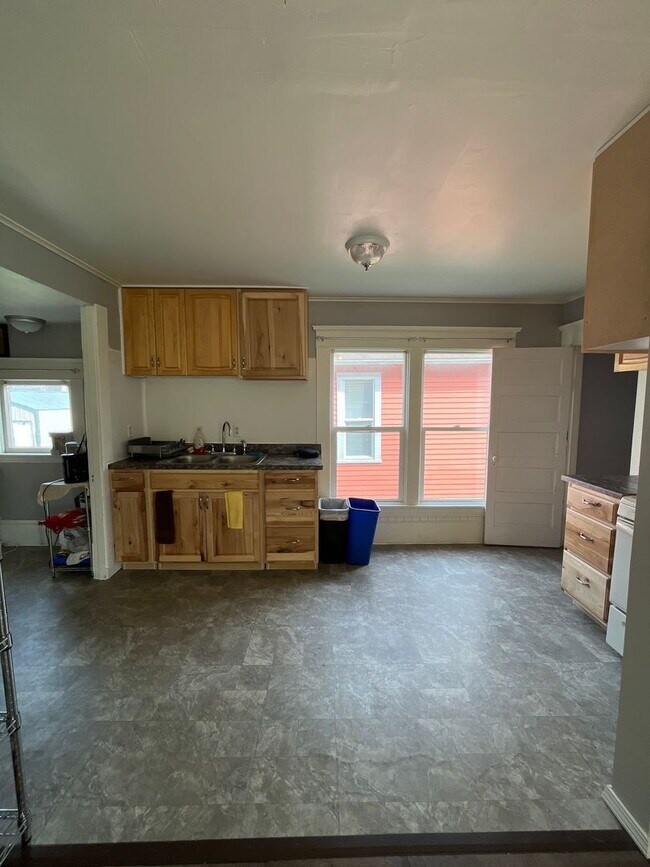 Photo - Close to WWU! Easy Lakeway Location Near Whole Foods & I-5