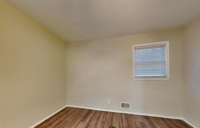 Building Photo - Ready To Move Now