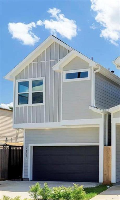 Photo - 2607 Nagle St