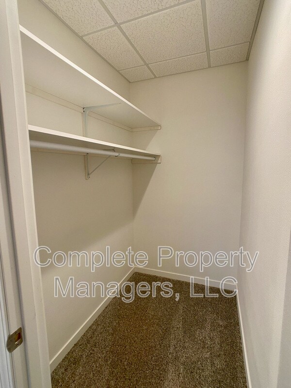 107 Main St E