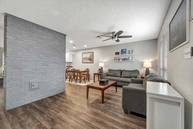 Photo - 2610 Loganberry Cir