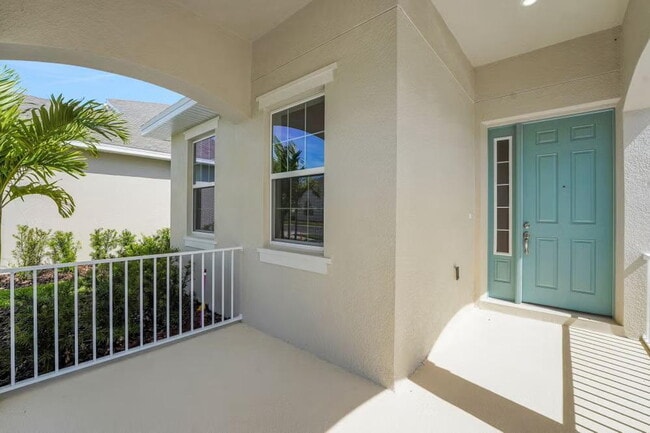 Photo - "Spacious 4-Bedroom Gem with 3 Full Baths in Charming Winter Garden!"