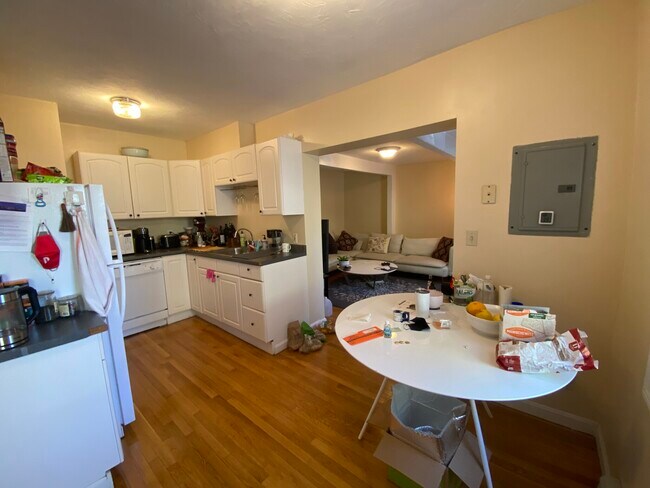 Photo - 259 Beacon St Casa