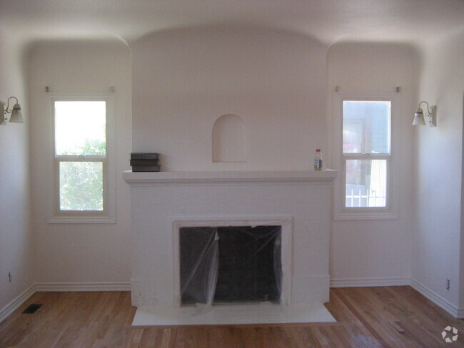 Building Photo - 1957 Plaza del Amo Unit Single Family Home