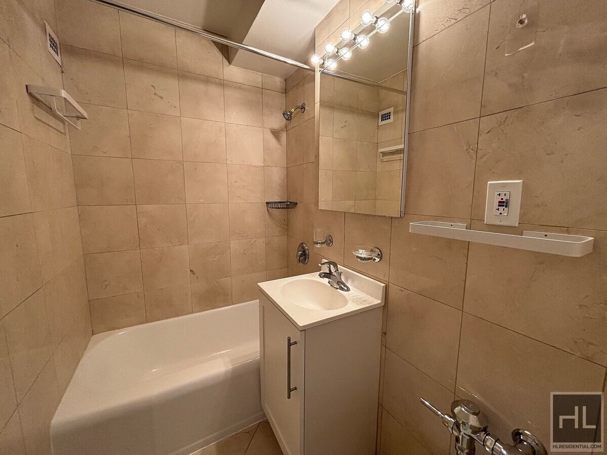 Photo - East 79th Street Unidad 12U