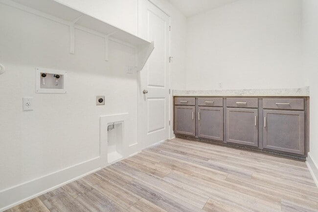 Building Photo - Check Out this 3/2 in Leander