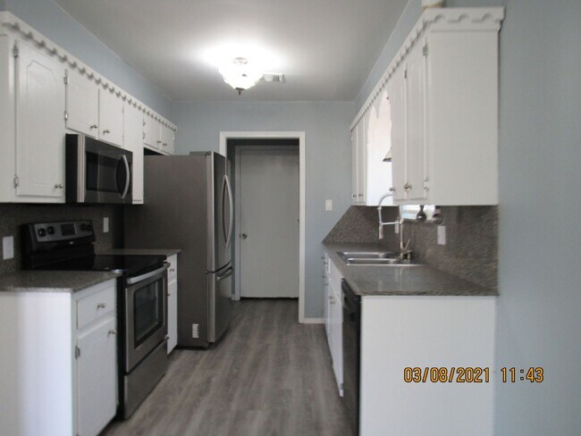 Photo - MOVE IN SPECIAL: $200 OFF OF THE FIRST MONTH'S RENT!