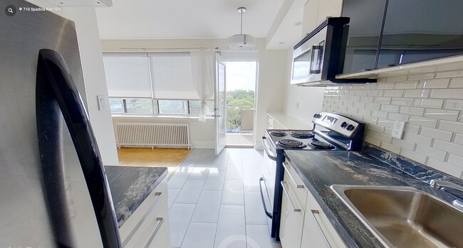 Building Photo - 710 Spadina Ave. Unit 703