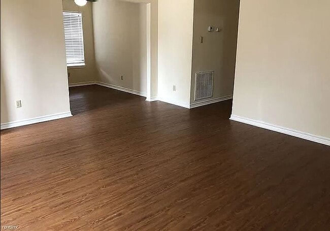 Photo - 1811 Sara Dr Unit B