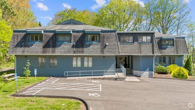 Building Photo - 47 Clapboard Hill Rd Unit 6B Rental