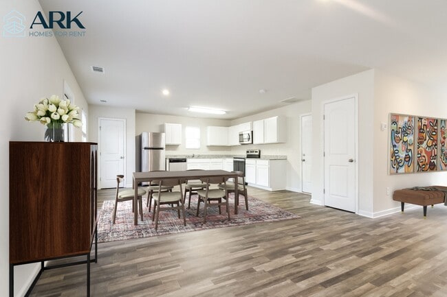 Photo - 157 Evvalane Dr