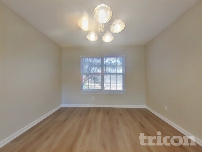 Photo - 34 Glenabbey Dr