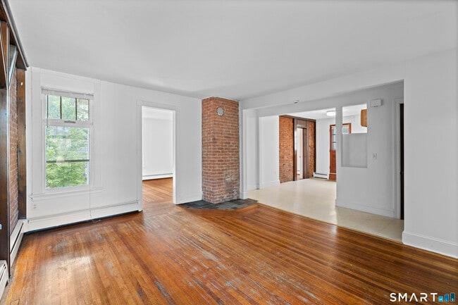 Photo - 251 Lawrence St Unidad 2