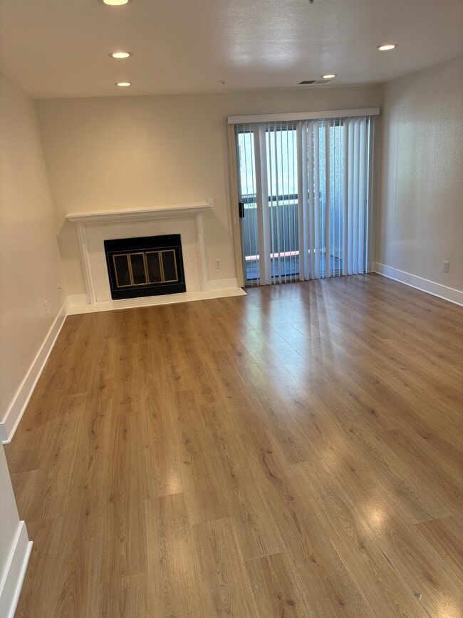 Photo - 3183 Wayside Plz Unit 105