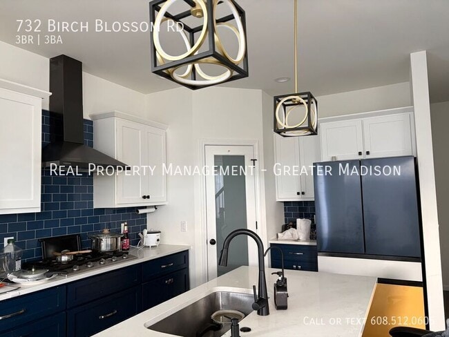 Photo - 732 Birch Blossom Rd