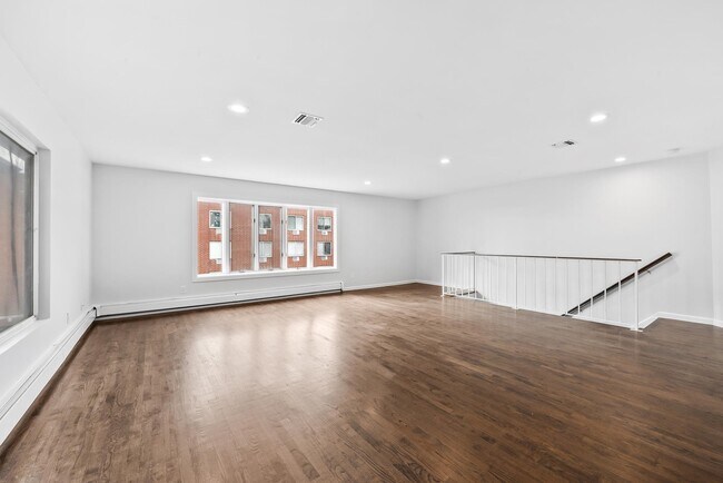 Building Photo - 1916 Grand Ave Unit 2nd floor