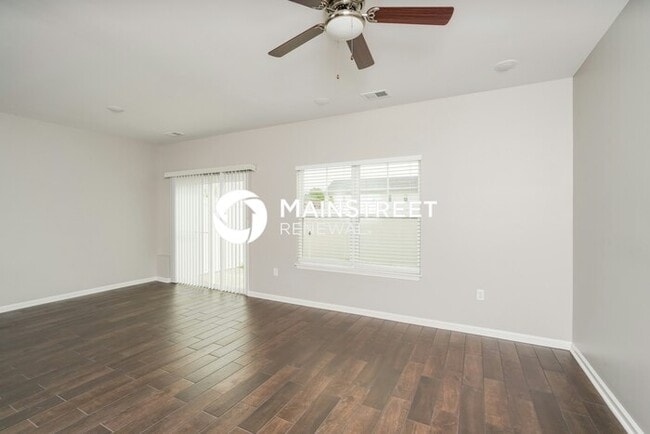Photo - 3 Bedroom Pet-Friendly Home in Jeffersonville, IN with Main Street Renewal