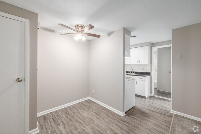 1BR, 1BA - 470SF - Dining Room