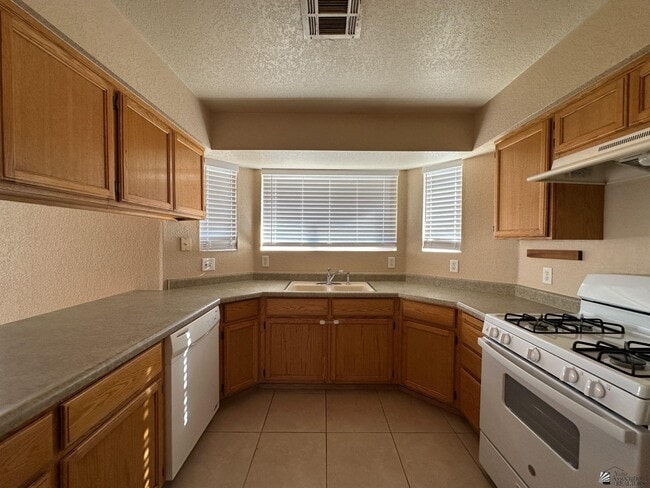 Photo - 11387 E 26th St