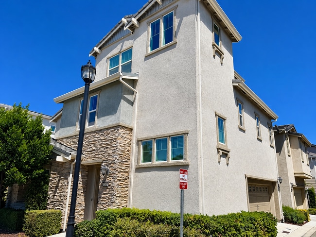 Building Photo - 2651 Alliston Loop
