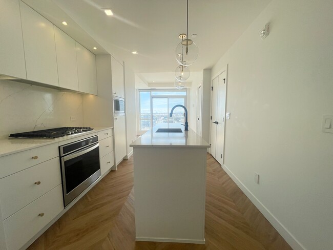 Building Photo - 8505-8505 Broadcast Ave SW