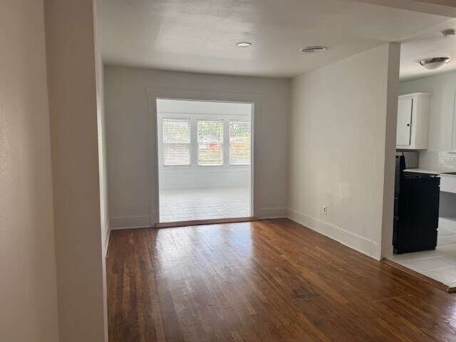 Building Photo - 1631 Bonnie Brae St Rental