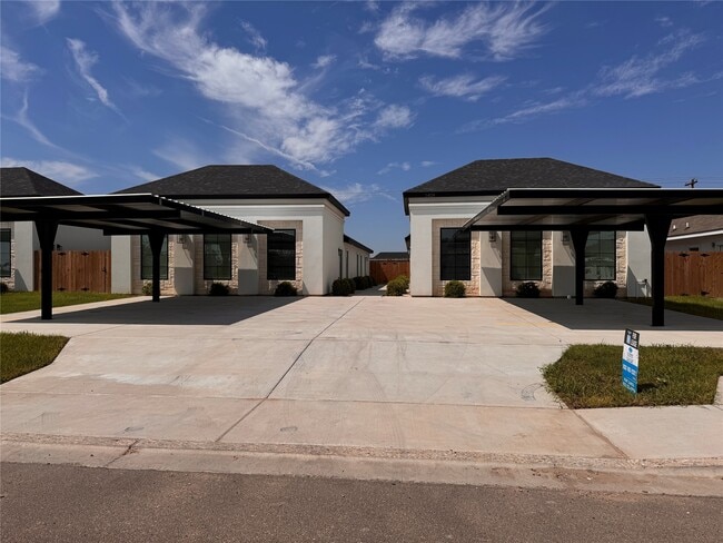 Building Photo - 1409 S Xanthia St