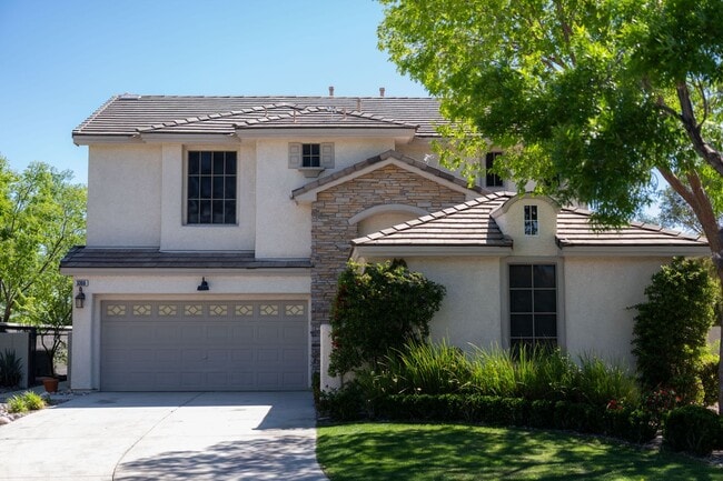 Building Photo - South Summerlin Fully Furnished 6 month lease + Upscale Executive Living