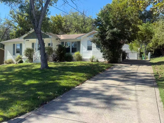 Photo - 2821 Galesburg Dr